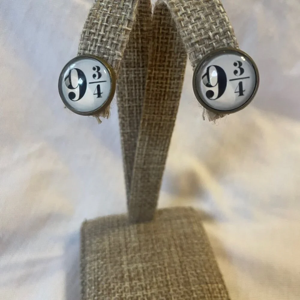 Harry Potter Train Pin Platform Earrings - Picture 2 of 2